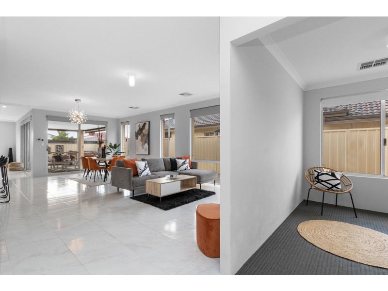 18 Goldsbrough Entrance, Helena Valley WA 6056