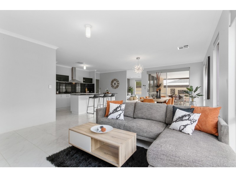 18 Goldsbrough Entrance, Helena Valley WA 6056