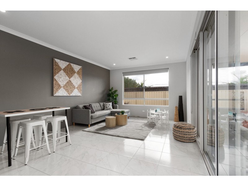 18 Goldsbrough Entrance, Helena Valley WA 6056