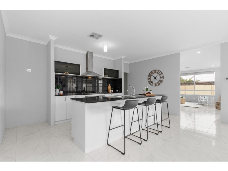 18 Goldsbrough Entrance, Helena Valley WA 6056