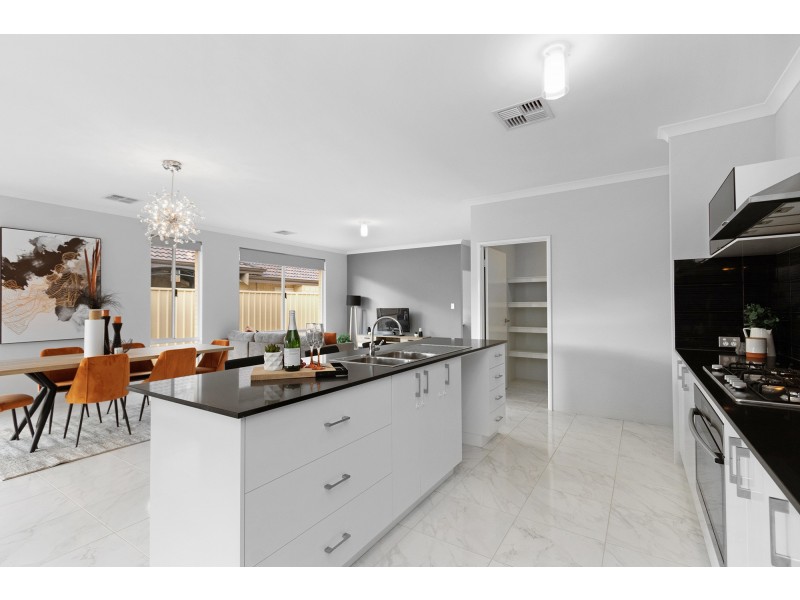 18 Goldsbrough Entrance, Helena Valley WA 6056