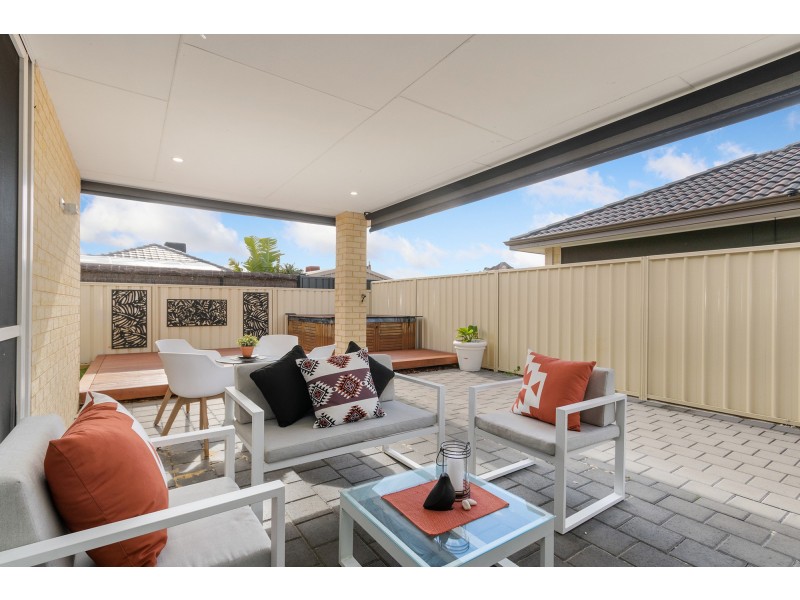 18 Goldsbrough Entrance, Helena Valley WA 6056