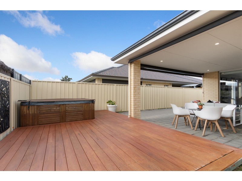 18 Goldsbrough Entrance, Helena Valley WA 6056