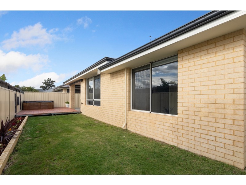 18 Goldsbrough Entrance, Helena Valley WA 6056