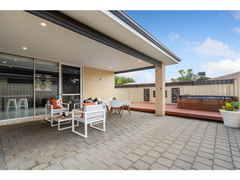 18 Goldsbrough Entrance, Helena Valley WA 6056