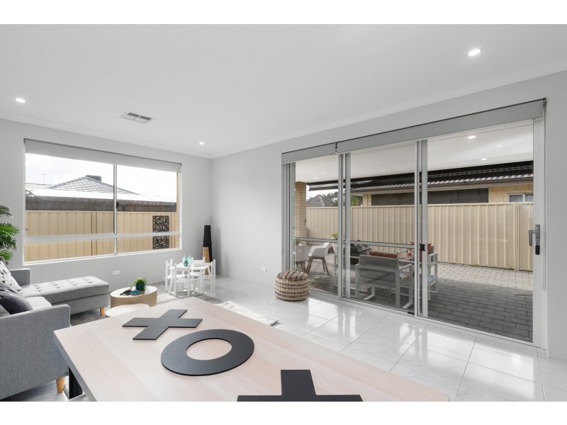 18 Goldsbrough Entrance, Helena Valley WA 6056