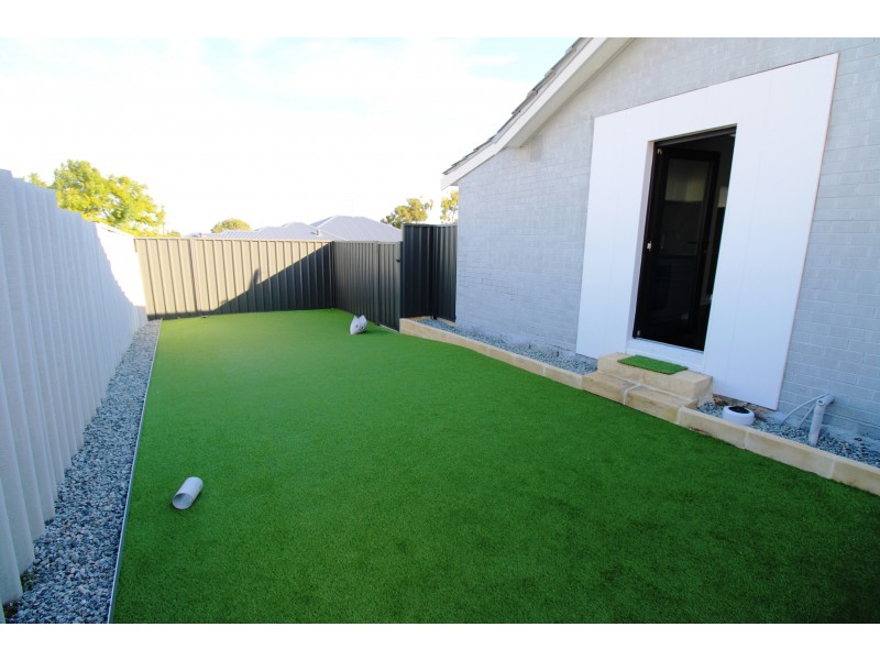 8 Fernhurst Crescent, Balga WA 6061