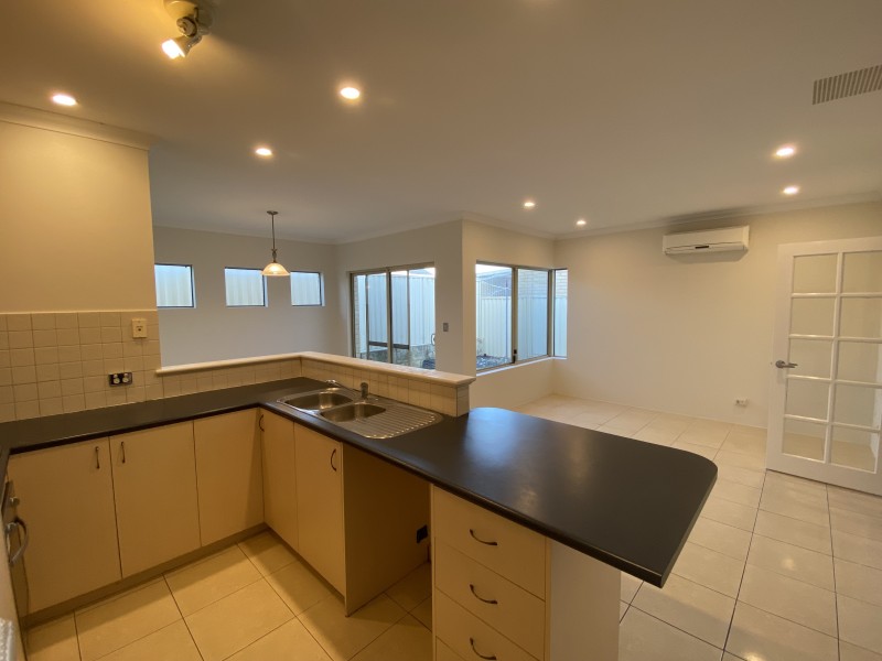 12 Lamont Link, Pearsall WA 6065