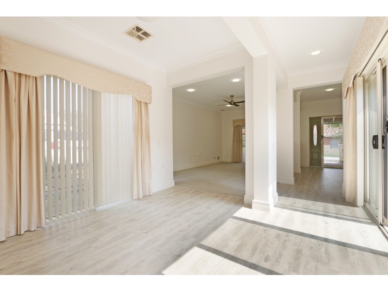 6 The Boulevard, Bentley WA 6102