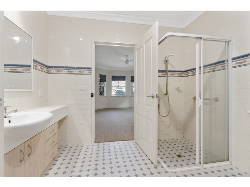 2 Jacaranda Avenue, Bentley WA 6102