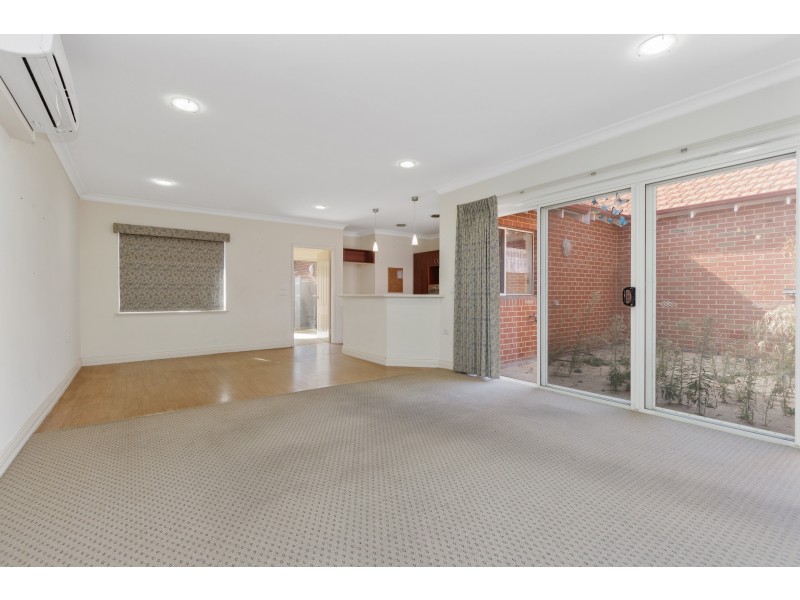 2 Jacaranda Avenue, Bentley WA 6102