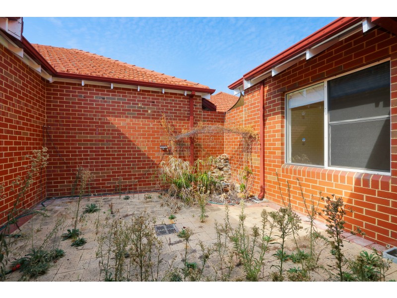 2 Jacaranda Avenue, Bentley WA 6102