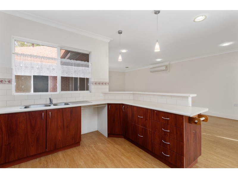 2 Jacaranda Avenue, Bentley WA 6102