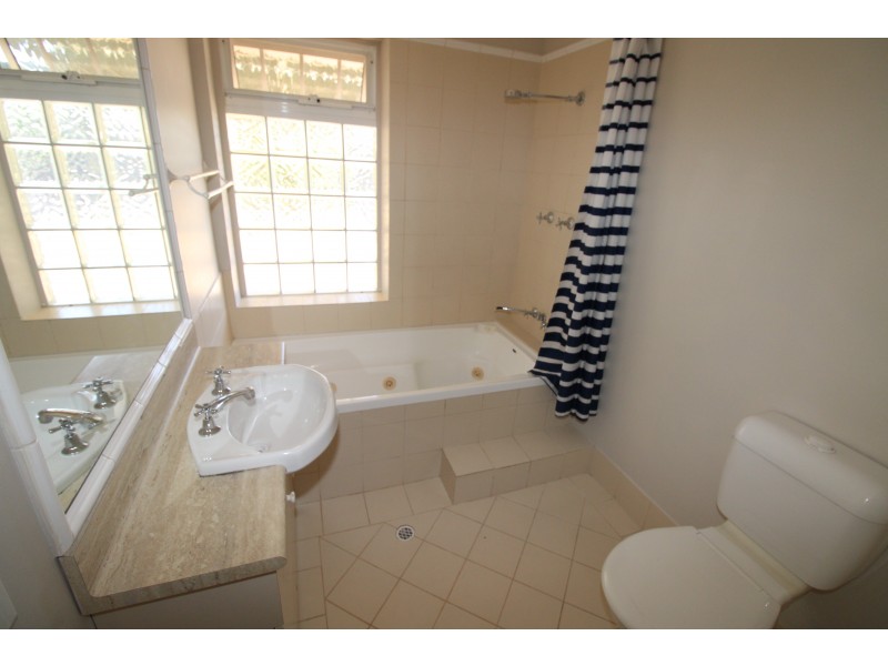 24 Parklands Square, Riverton WA 6148