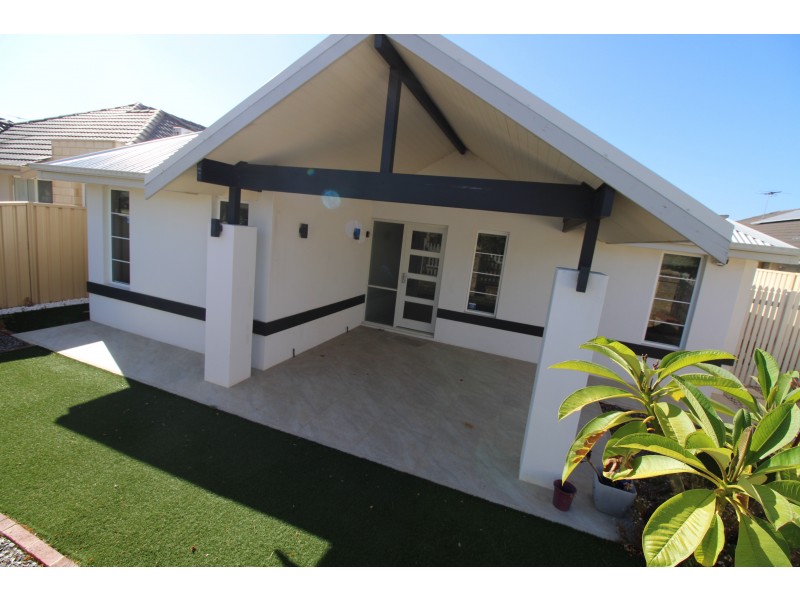 16 Spurwing Way, South Guildford WA 6055