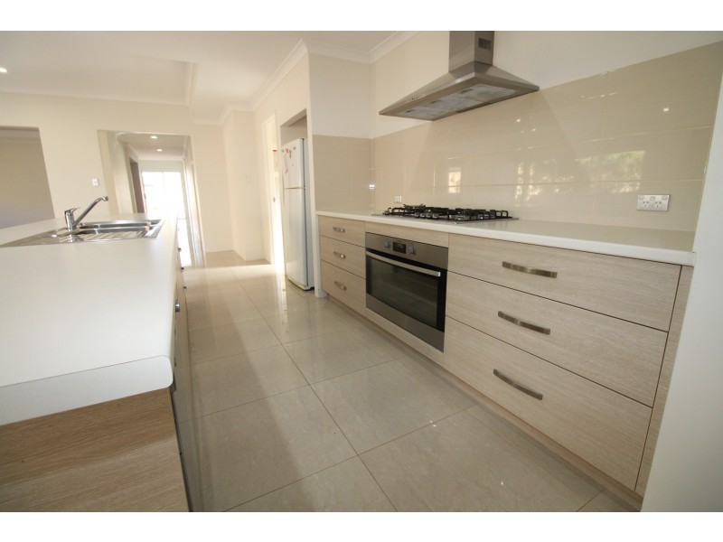 16 Spurwing Way, South Guildford WA 6055