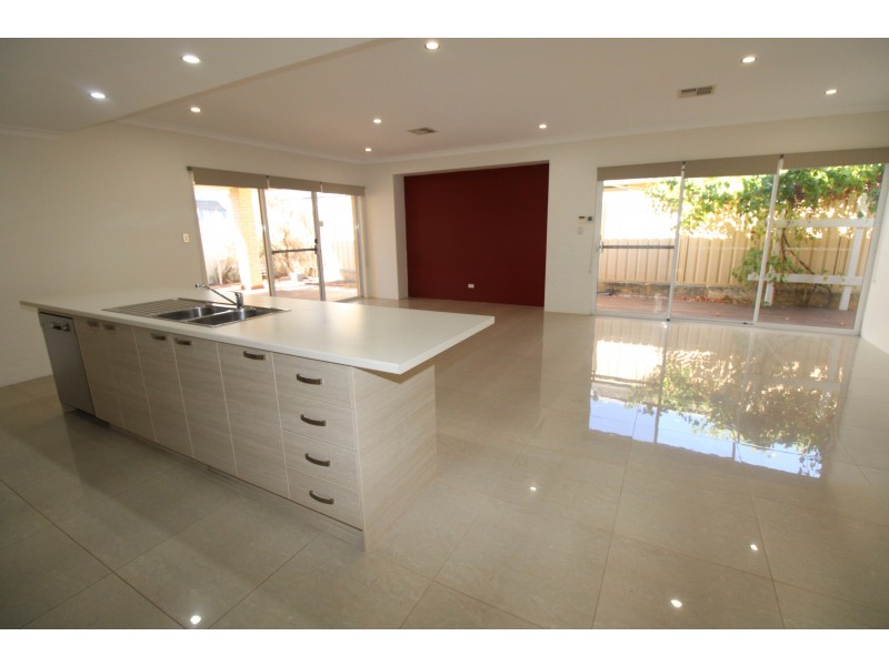 16 Spurwing Way, South Guildford WA 6055