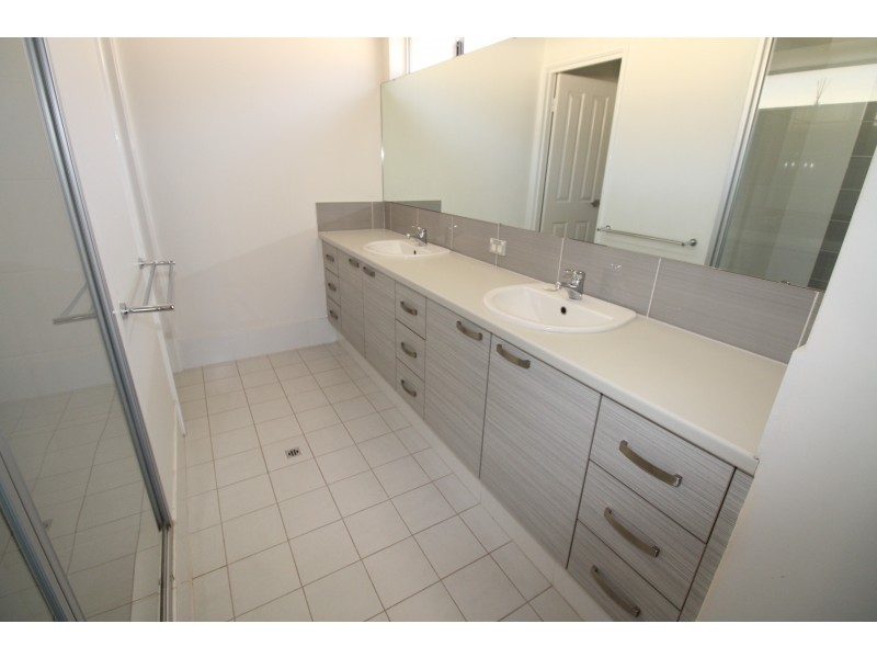 16 Spurwing Way, South Guildford WA 6055