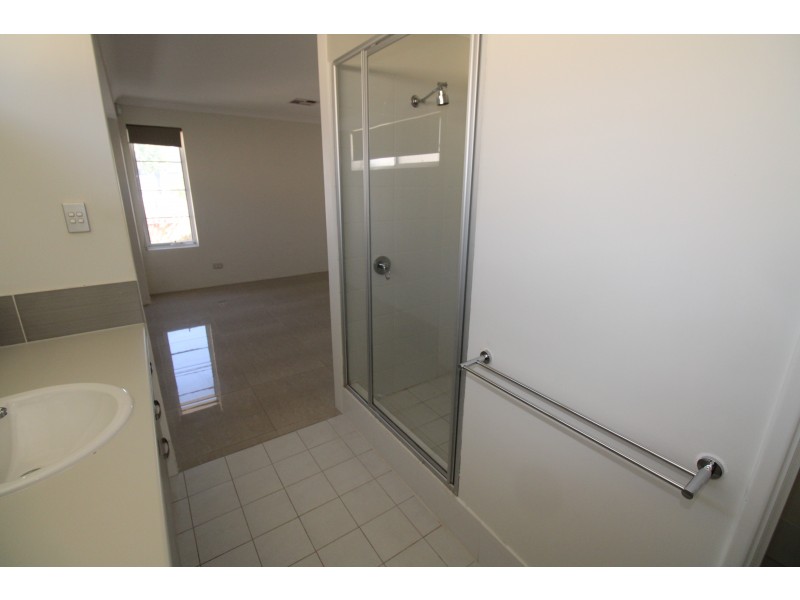 16 Spurwing Way, South Guildford WA 6055