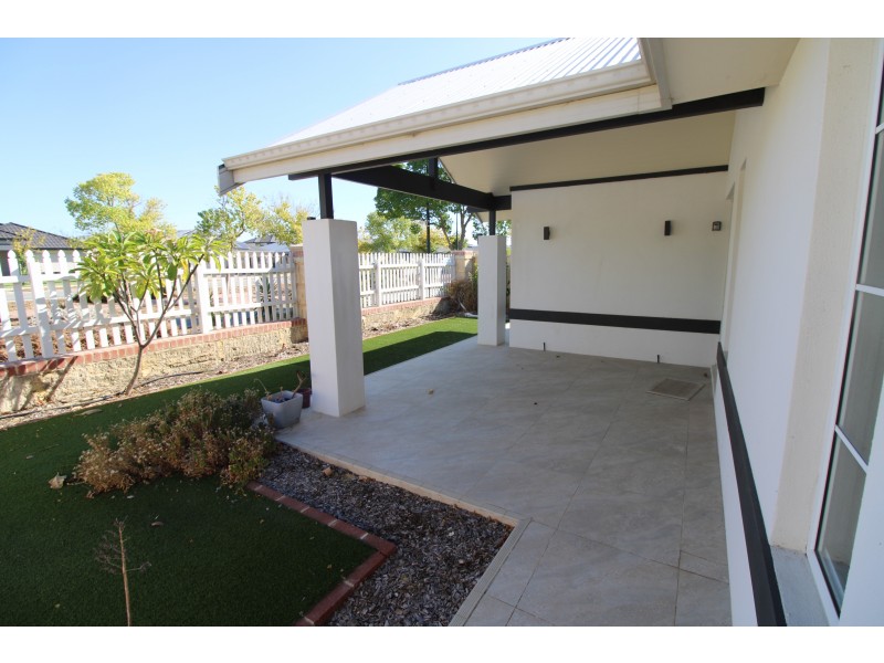 16 Spurwing Way, South Guildford WA 6055