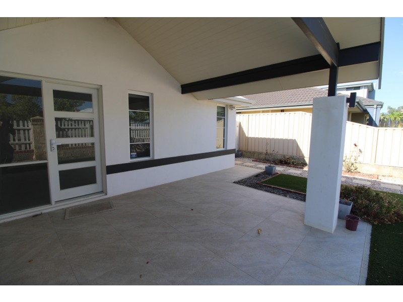 16 Spurwing Way, South Guildford WA 6055