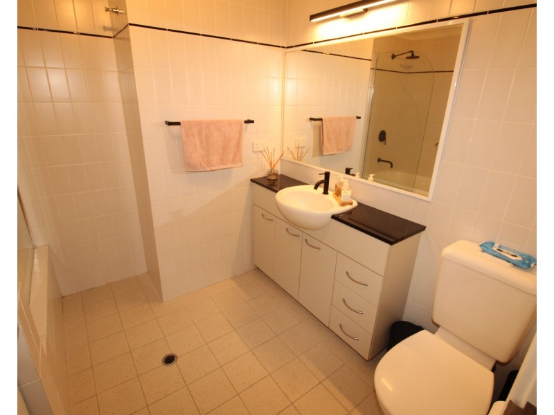 16/128 Mounts Bay Road, Perth WA 6000