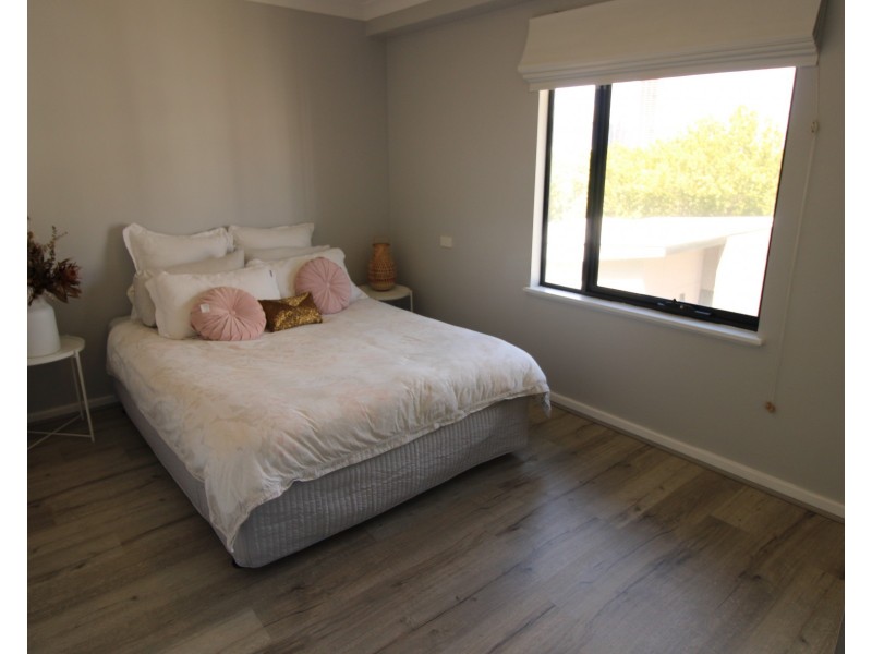 16/128 Mounts Bay Road, Perth WA 6000