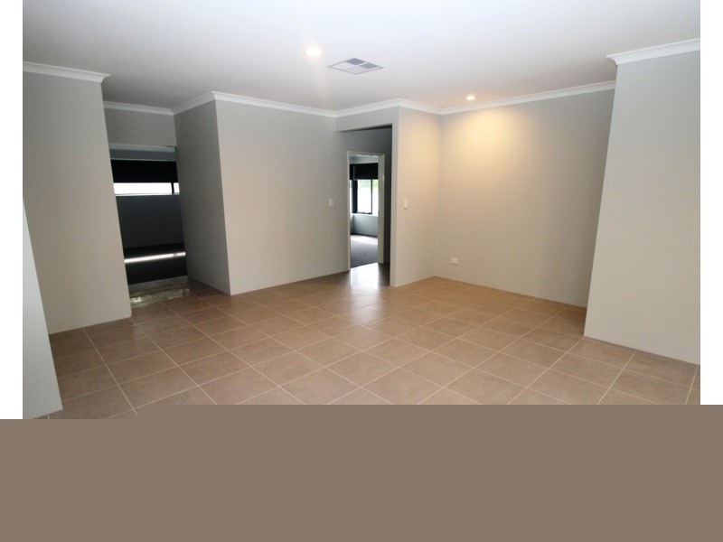 8 Wade Street, Embleton WA 6062