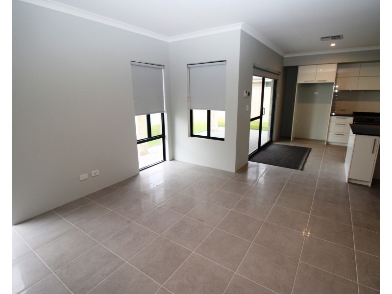 8 Wade Street, Embleton WA 6062