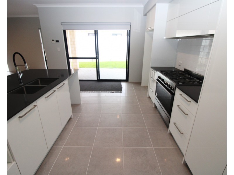 8 Wade Street, Embleton WA 6062