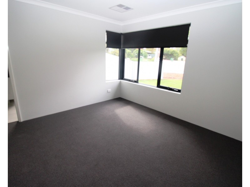 8 Wade Street, Embleton WA 6062