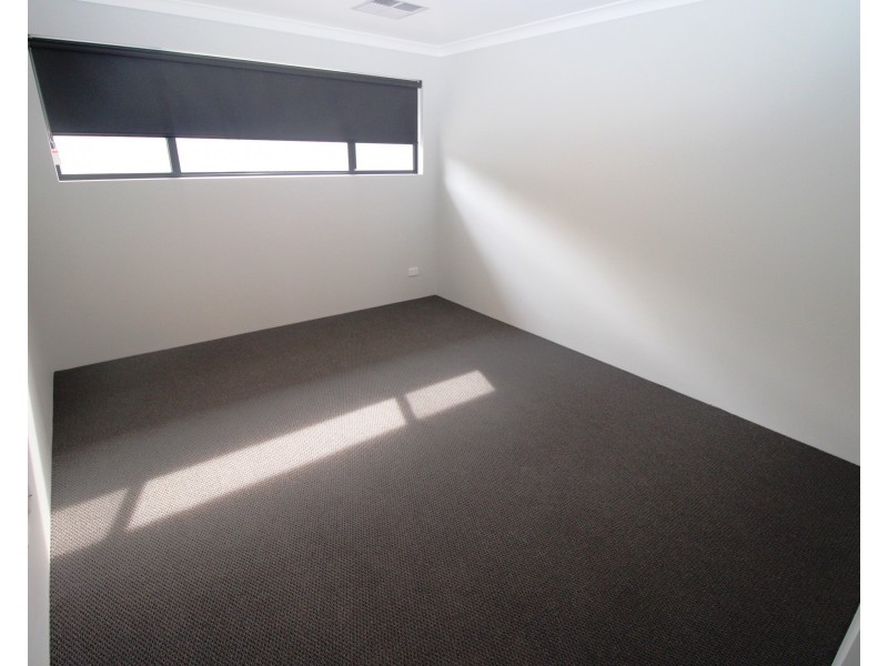 8 Wade Street, Embleton WA 6062