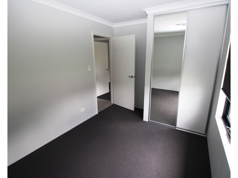 8 Wade Street, Embleton WA 6062