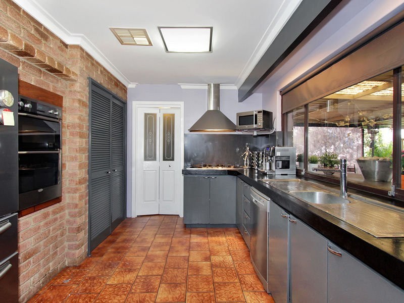 8 Gibson Way, Beechboro WA 6063