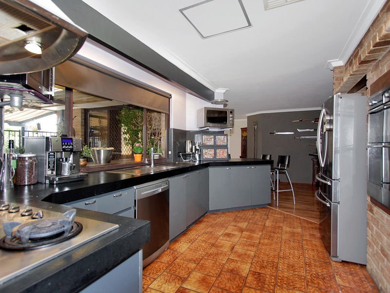 8 Gibson Way, Beechboro WA 6063