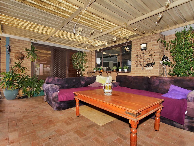 8 Gibson Way, Beechboro WA 6063