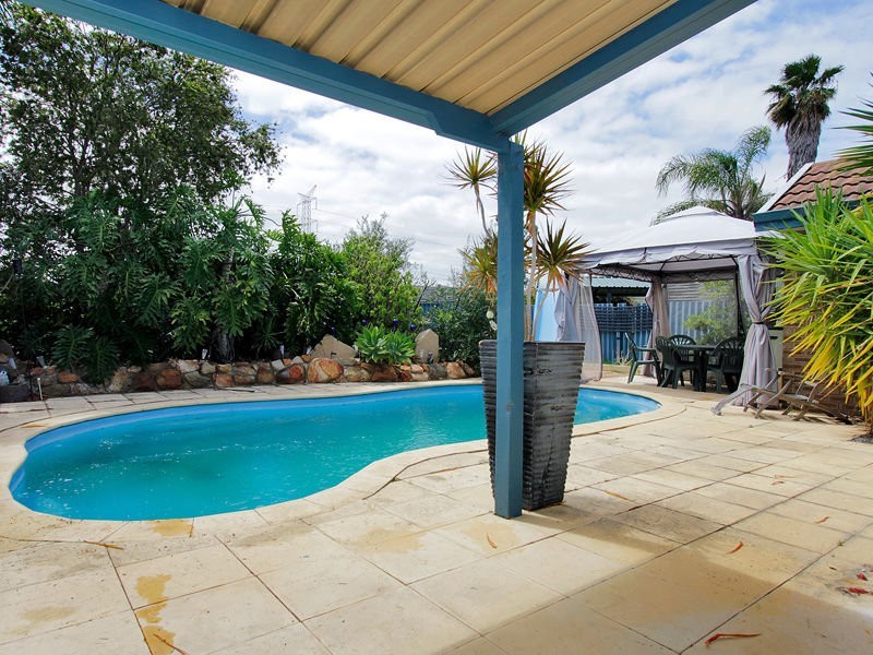 8 Gibson Way, Beechboro WA 6063