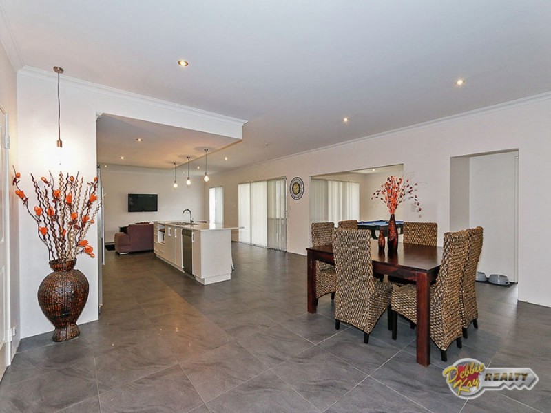 16 Cyandra Loop, Banksia Grove WA 6031