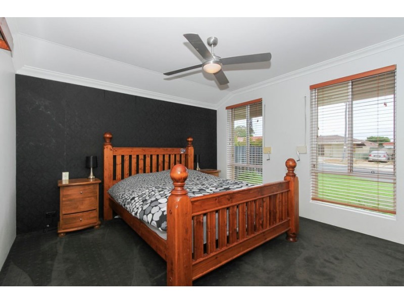 4 Lagoon Place, Beldon WA 6027