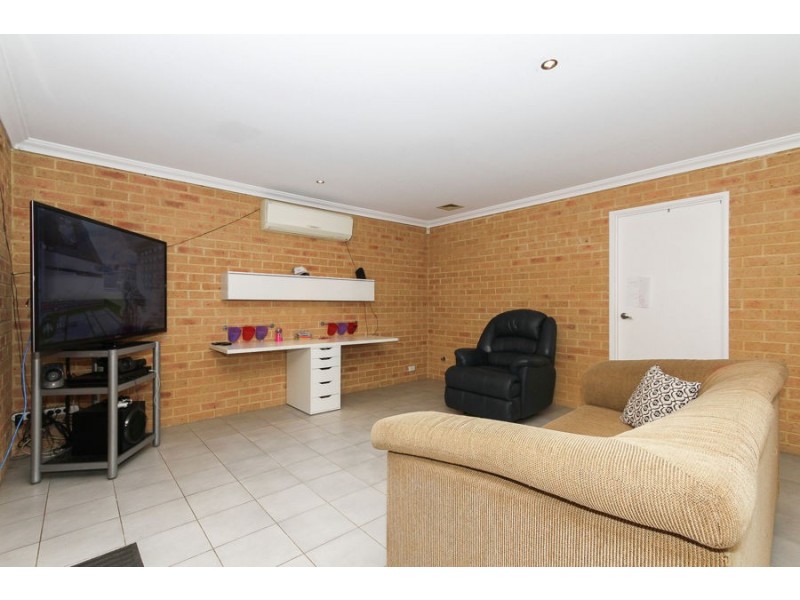 4 Lagoon Place, Beldon WA 6027