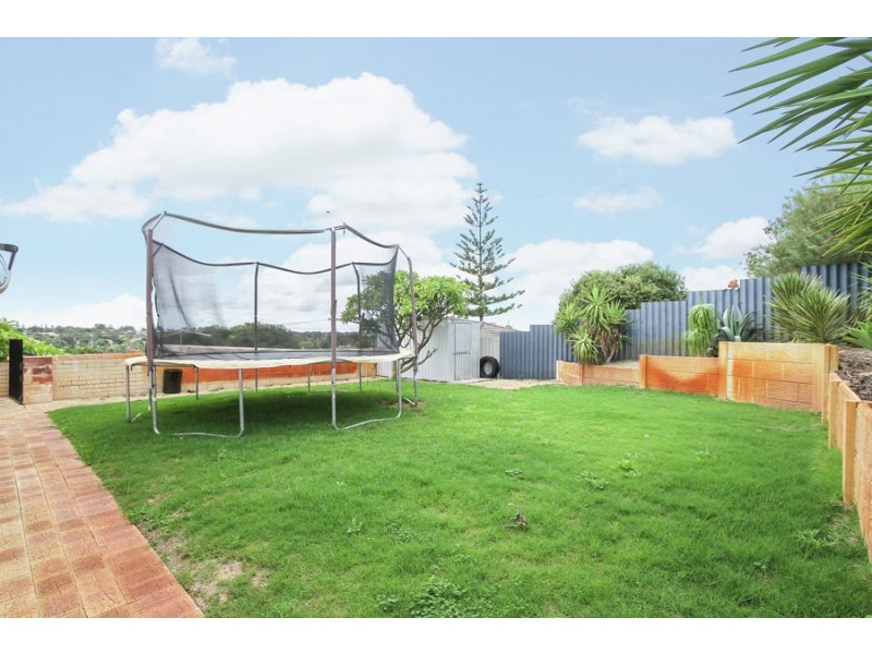 4 Lagoon Place, Beldon WA 6027
