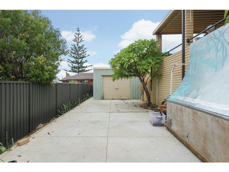 4 Lagoon Place, Beldon WA 6027
