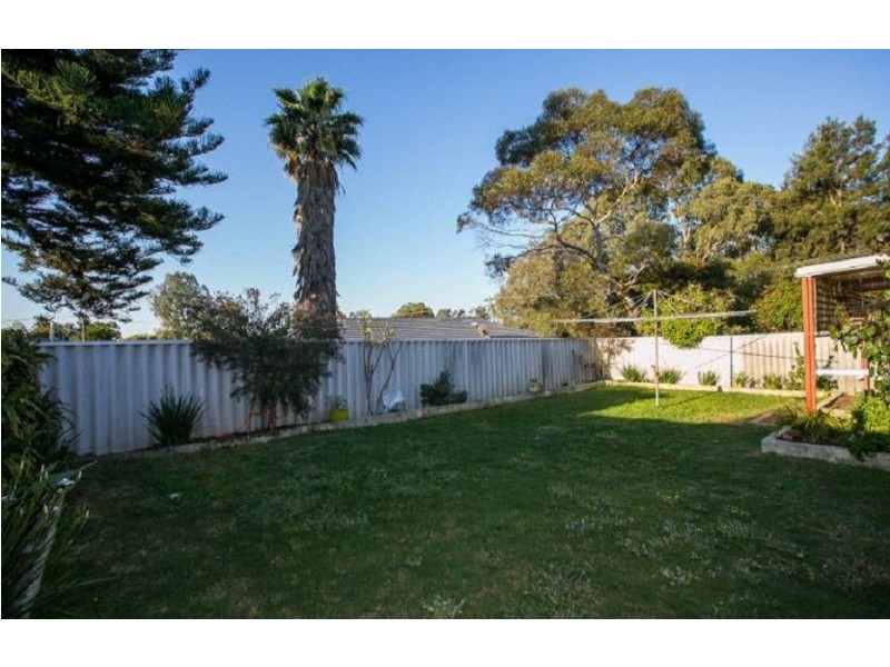 22 Diana Cres, Lockridge WA 6054