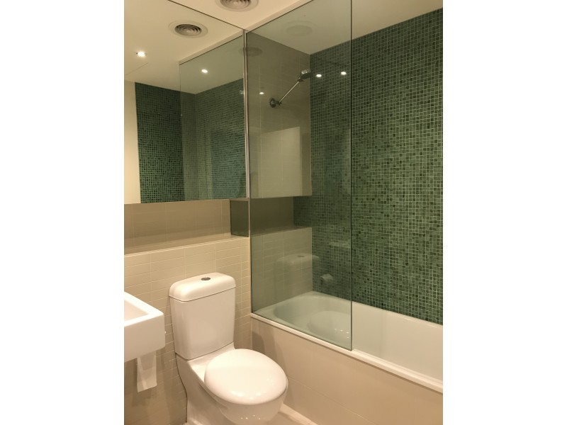1004/55 Queens Road, Melbourne VIC 3000