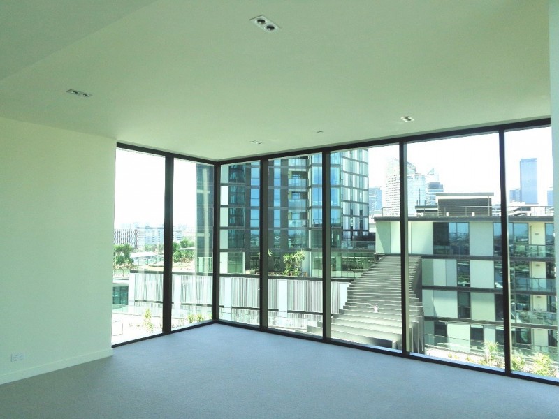 906/9 Waterside Place, Docklands VIC 3008