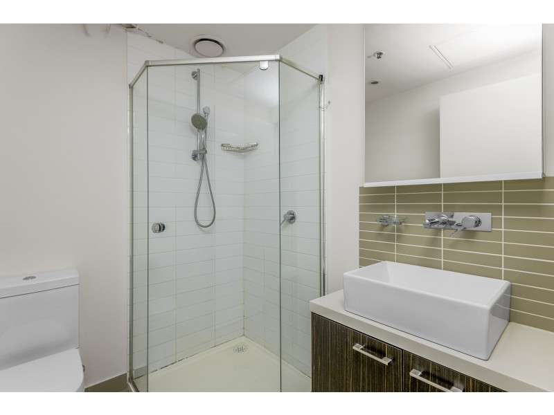 2406/8 Sutherland Street, Melbourne VIC 3000