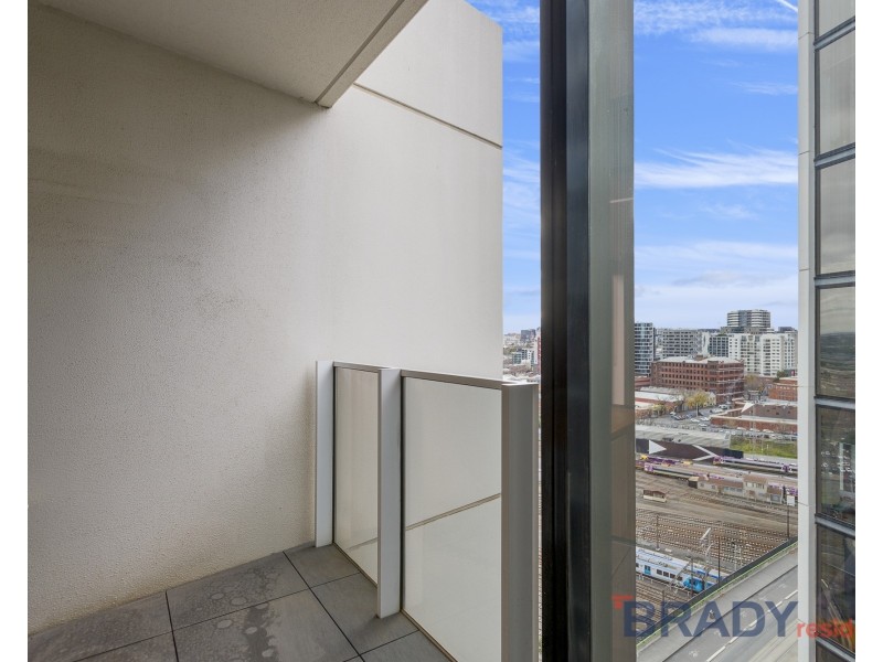 1813/677 La Trobe Street, Docklands VIC 3008