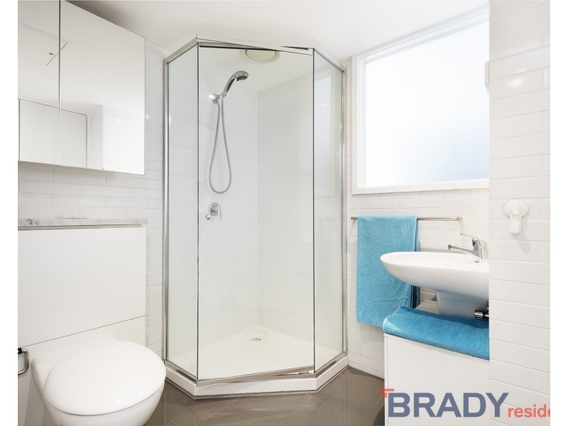 2002/22-40 Wills Street, Melbourne VIC 3000