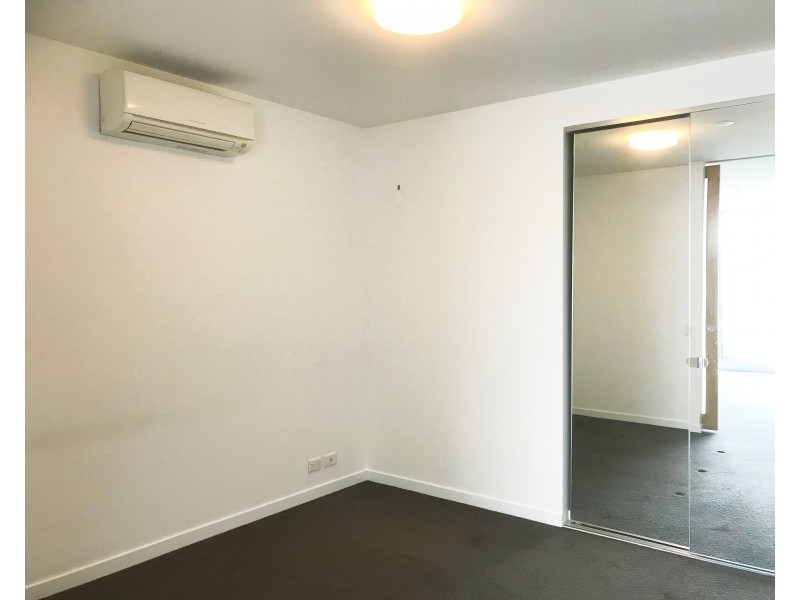 2307/231 Harbour Esplanade, Docklands VIC 3008