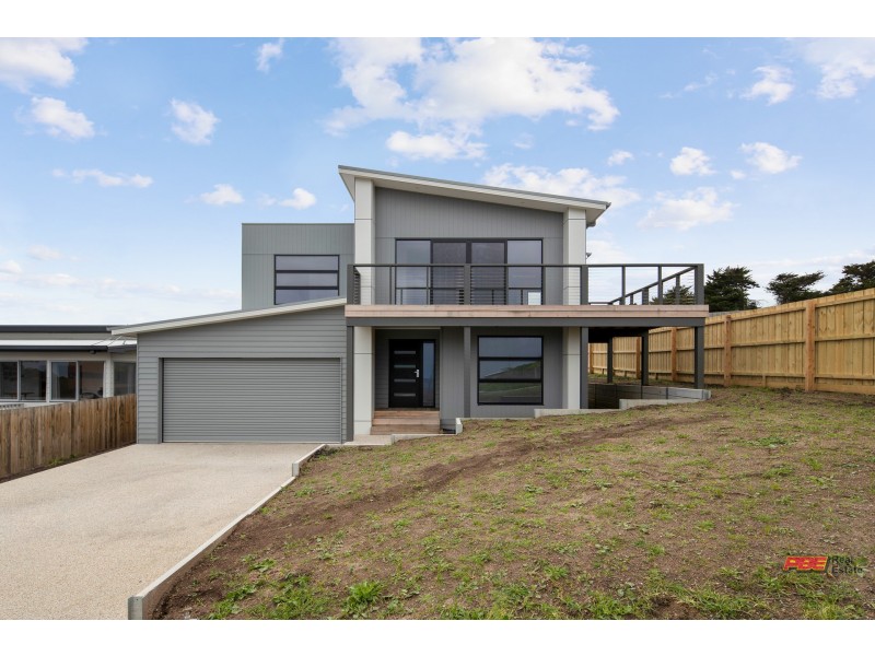 15 Hillcrest Avenue, Kilcunda VIC 3995
